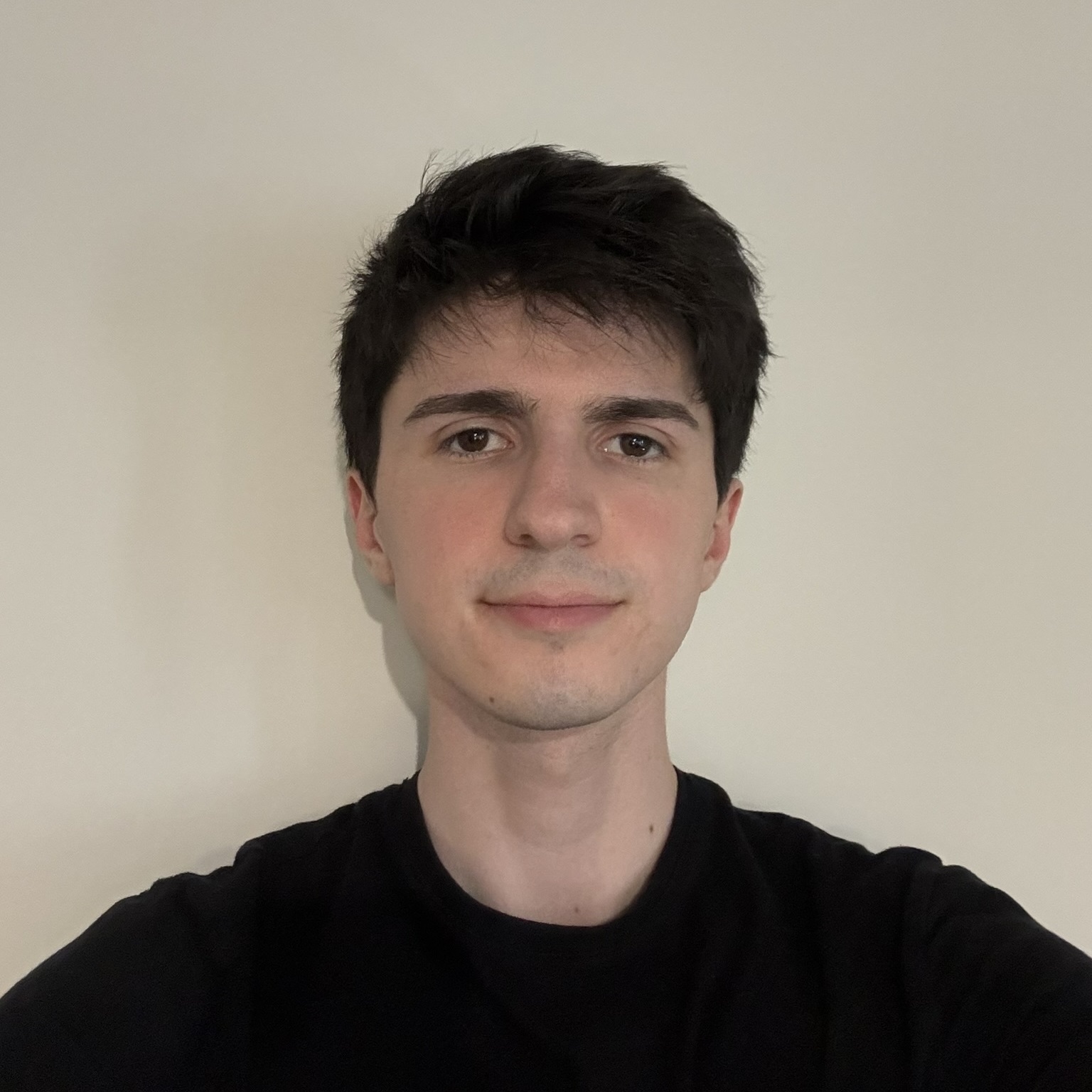 An image of Luigi smiling.